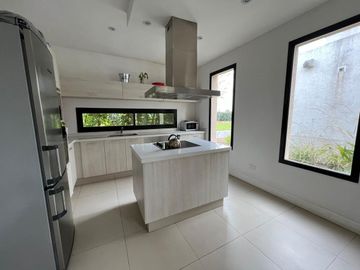 casa en venta en barrio  Las Tipas, Nordelta.