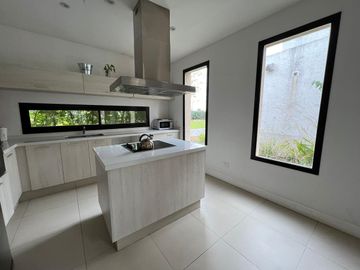 casa en venta en barrio  Las Tipas, Nordelta.