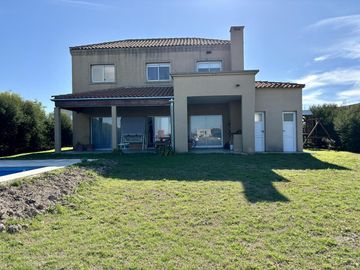 VENTA CASA SAN SEBASTIAN A LA LAGUNA 5 AMBIENTES EN 2 PLANTAS