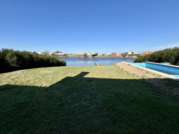 VENTA CASA SAN SEBASTIAN A LA LAGUNA 5 AMBIENTES EN 2 PLANTAS