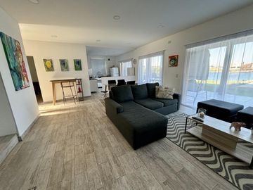 VENTA CASA SAN SEBASTIAN A LA LAGUNA 5 AMBIENTES EN 2 PLANTAS