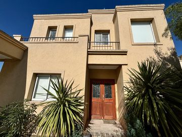 VENTA CASA SAN SEBASTIAN A LA LAGUNA 5 AMBIENTES EN 2 PLANTAS