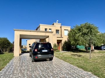 VENTA CASA SAN SEBASTIAN A LA LAGUNA 5 AMBIENTES EN 2 PLANTAS