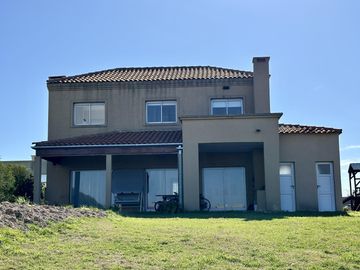 VENTA CASA SAN SEBASTIAN A LA LAGUNA 5 AMBIENTES EN 2 PLANTAS