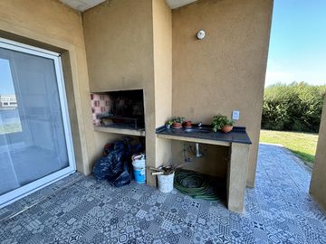 VENTA CASA SAN SEBASTIAN A LA LAGUNA 5 AMBIENTES EN 2 PLANTAS