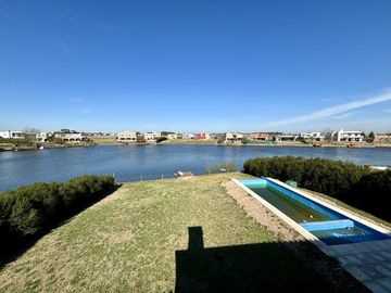 VENTA CASA SAN SEBASTIAN A LA LAGUNA 5 AMBIENTES EN 2 PLANTAS