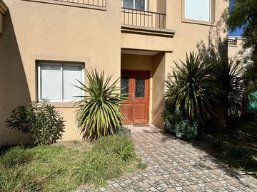 VENTA CASA SAN SEBASTIAN A LA LAGUNA 5 AMBIENTES EN 2 PLANTAS