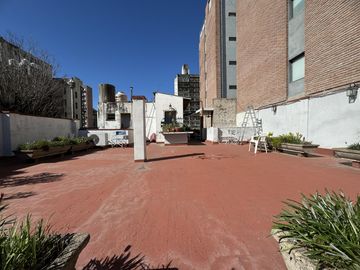 Casa en planta alta en venta con terraza exclusiva en zona historica del Centro - Laprida 1257
