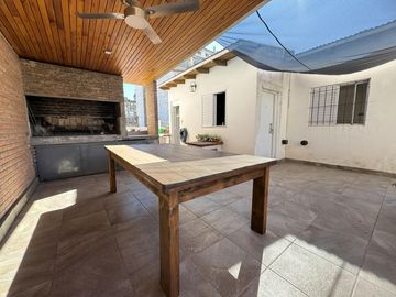 Casa en planta alta en venta con terraza exclusiva en zona historica del Centro - Laprida 1257