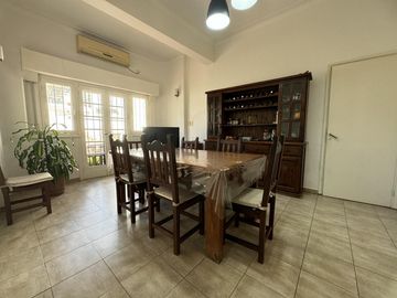 Casa en planta alta en venta con terraza exclusiva en zona historica del Centro - Laprida 1257
