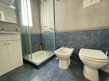 Casa en planta alta en venta con terraza exclusiva en zona historica del Centro - Laprida 1257