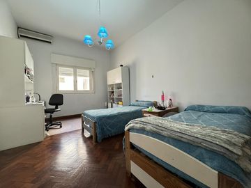 Casa en planta alta en venta con terraza exclusiva en zona historica del Centro - Laprida 1257