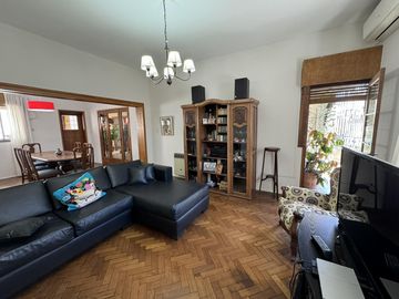Casa en planta alta en venta con terraza exclusiva en zona historica del Centro - Laprida 1257