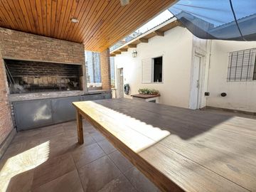 Casa en planta alta en venta con terraza exclusiva en zona historica del Centro - Laprida 1257