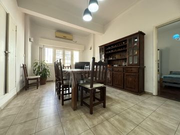 Casa en planta alta en venta con terraza exclusiva en zona historica del Centro - Laprida 1257