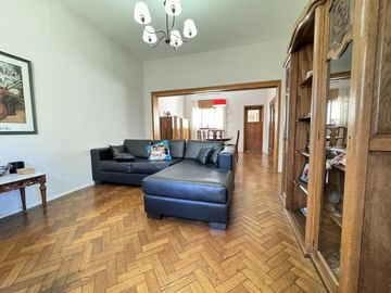 Casa en planta alta en venta con terraza exclusiva en zona historica del Centro - Laprida 1257