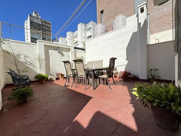 Casa en planta alta en venta con terraza exclusiva en zona historica del Centro - Laprida 1257