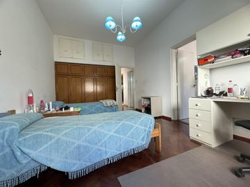 Casa en planta alta en venta con terraza exclusiva en zona historica del Centro - Laprida 1257