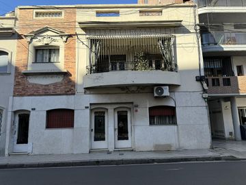 Casa en planta alta en venta con terraza exclusiva en zona historica del Centro - Laprida 1257