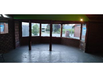 COMPLEJO DE 2 LOCALES COMERCIALES, 1 DEPARTAMENTO Y 5 MONOAMBIENTES TIPO DORMIS EN CHOLILA -CHUBUT