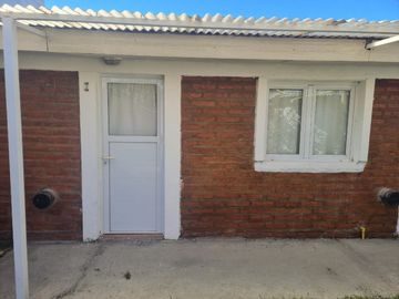COMPLEJO DE 2 LOCALES COMERCIALES, 1 DEPARTAMENTO Y 5 MONOAMBIENTES TIPO DORMIS EN CHOLILA -CHUBUT