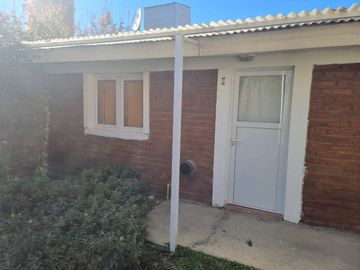 COMPLEJO DE 2 LOCALES COMERCIALES, 1 DEPARTAMENTO Y 5 MONOAMBIENTES TIPO DORMIS EN CHOLILA -CHUBUT