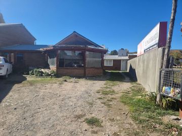 COMPLEJO DE 2 LOCALES COMERCIALES, 1 DEPARTAMENTO Y 5 MONOAMBIENTES TIPO DORMIS EN CHOLILA -CHUBUT