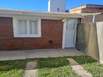 COMPLEJO DE 2 LOCALES COMERCIALES, 1 DEPARTAMENTO Y 5 MONOAMBIENTES TIPO DORMIS EN CHOLILA -CHUBUT
