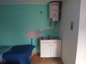 COMPLEJO DE 2 LOCALES COMERCIALES, 1 DEPARTAMENTO Y 5 MONOAMBIENTES TIPO DORMIS EN CHOLILA -CHUBUT