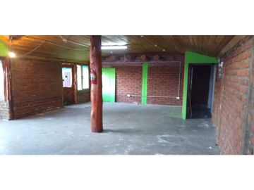 COMPLEJO DE 2 LOCALES COMERCIALES, 1 DEPARTAMENTO Y 5 MONOAMBIENTES TIPO DORMIS EN CHOLILA -CHUBUT