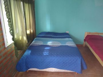 COMPLEJO DE 2 LOCALES COMERCIALES, 1 DEPARTAMENTO Y 5 MONOAMBIENTES TIPO DORMIS EN CHOLILA -CHUBUT
