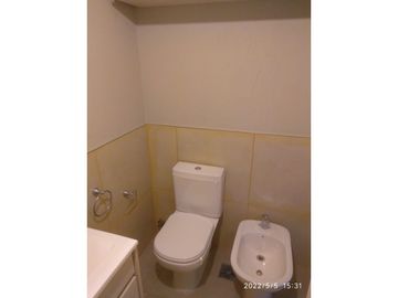 VENTA DE 4 AMBIENTES MUY LUMINOSO CON PARRILLA