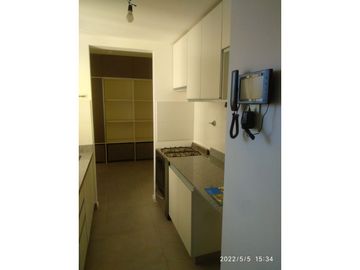 VENTA DE 4 AMBIENTES MUY LUMINOSO CON PARRILLA