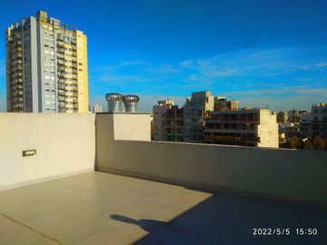 VENTA DE 4 AMBIENTES MUY LUMINOSO CON PARRILLA
