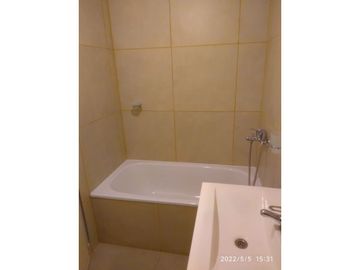 VENTA DE 4 AMBIENTES MUY LUMINOSO CON PARRILLA