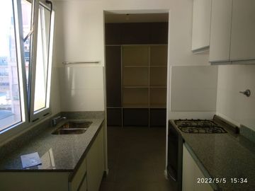 VENTA DE 4 AMBIENTES MUY LUMINOSO CON PARRILLA