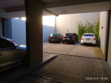 VENTA DE 4 AMBIENTES MUY LUMINOSO CON PARRILLA