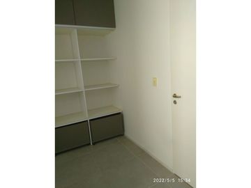 VENTA DE 4 AMBIENTES MUY LUMINOSO CON PARRILLA