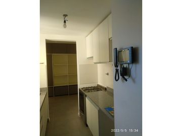 VENTA DE 4 AMBIENTES MUY LUMINOSO CON PARRILLA