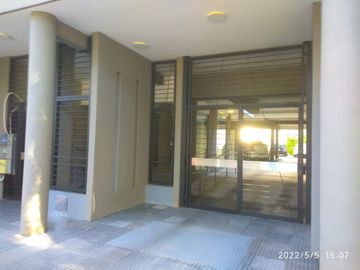 VENTA DE 4 AMBIENTES MUY LUMINOSO CON PARRILLA