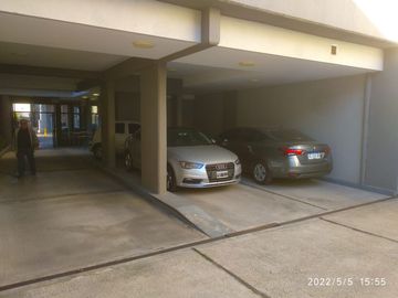 VENTA DE 4 AMBIENTES MUY LUMINOSO CON PARRILLA
