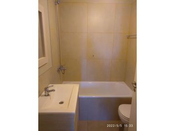 VENTA DE 4 AMBIENTES MUY LUMINOSO CON PARRILLA