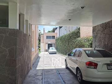 Venta de casa Coyoacán casi esq. con LaComer M. A. de Quevedo caben 13 coches