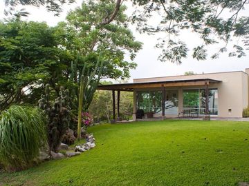 ESPECTACULAR PROPIEDAD A UNOS MINUTOS DE COLIMA IDEAL PARA HACER LUGAR EVENTOS