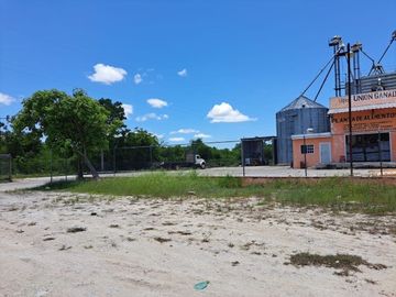 Venta de terreno ideal para desarrollo o placita comercial en  Tizimín