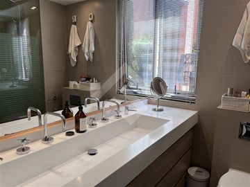 Departamento en Venta en Santa Maria de Manquehue Colegio San Benito Huelén