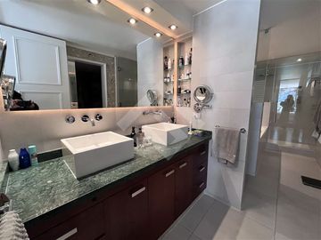 Departamento en Venta en Santa Maria de Manquehue Colegio San Benito Huelén