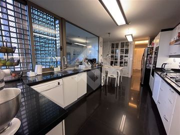 Departamento en Venta en Santa Maria de Manquehue Colegio San Benito Huelén