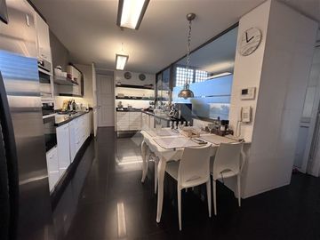 Departamento en Venta en Santa Maria de Manquehue Colegio San Benito Huelén