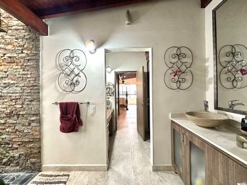 APARTAMENTO EN VENTA UBICADO EN MEDELLIN SECTOR LAURELES